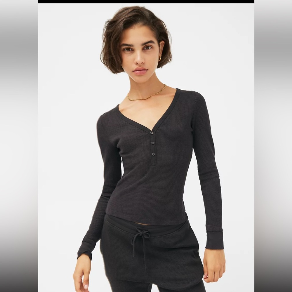 Aritzia TNA Thermal Henley in Evergreen